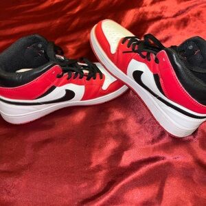 Air Jordan 1 Varsity Red
